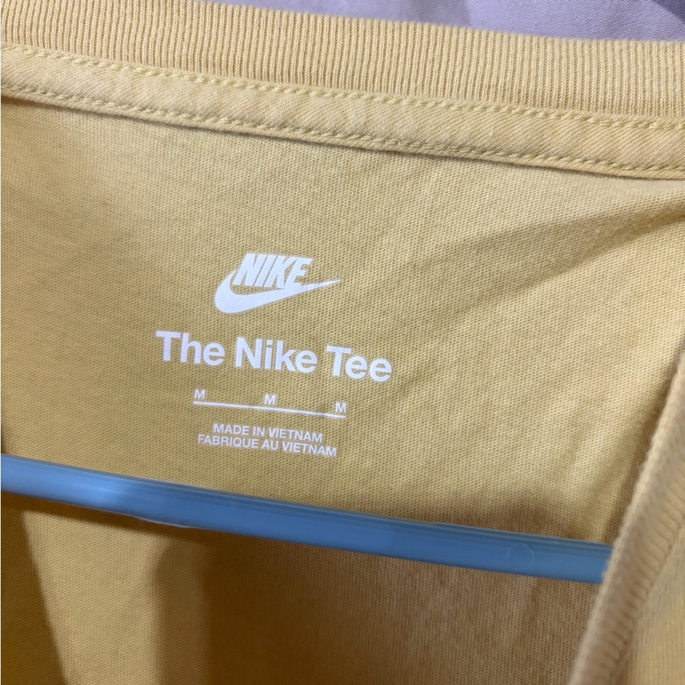 Nike T-shirt - Picture 2 of 2